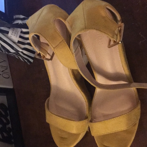 Forever 21 mustard yellow clog heels size US 10 - Picture 2 of 7